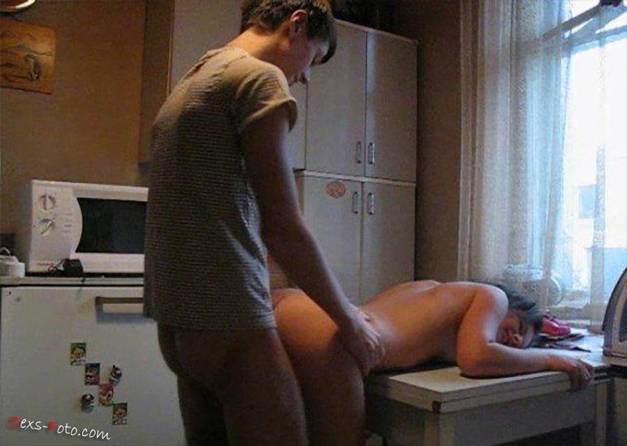Страстный домашний секс раком на кухне от первого лица